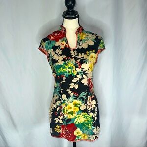 Shanghai SoHo • Size S Cheongsam Keyhole Neckline